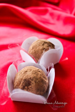 TRUFAS DE CHOCOLATE -  FESTA DE DOCES